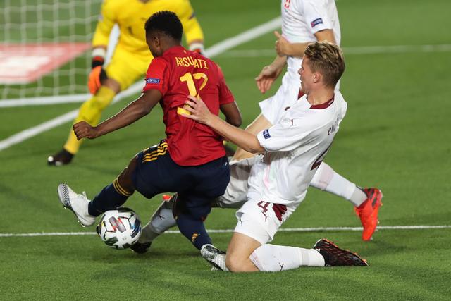 亚预赛-中国男篮101-53大胜关岛 曾凡博14+8